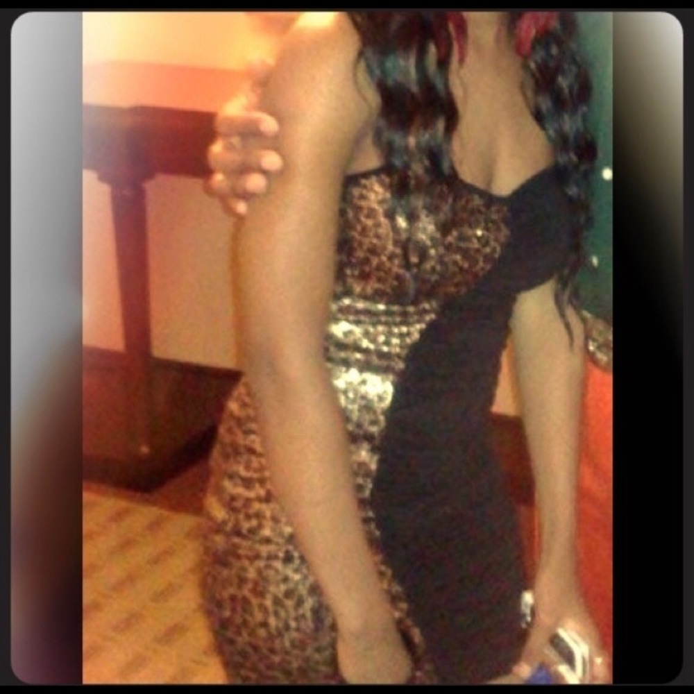 Short leopard dress